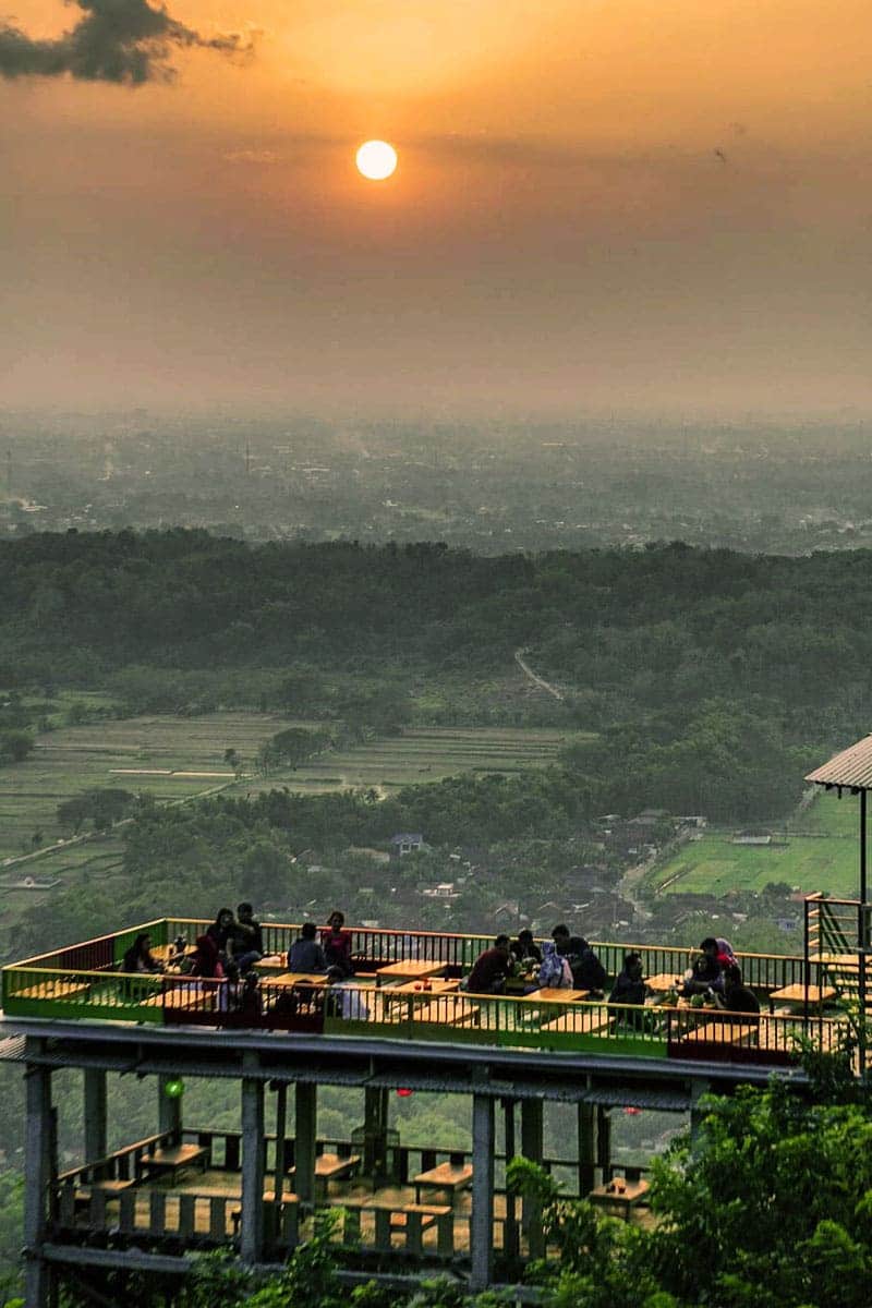 Nongkrong Asik Di Bukit Bintang Jogja Widyaloka Wisata