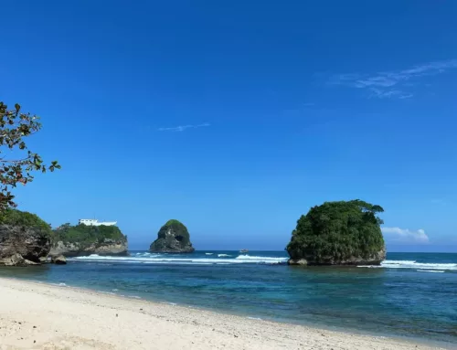 Pantai Watu Leter: Lokasi, Akses dan Harga Tiket Masuk