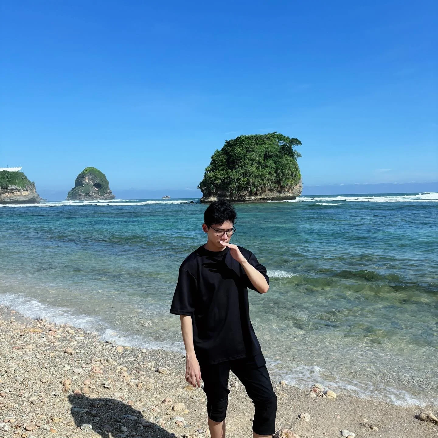 Pantai Watu Leter Malang