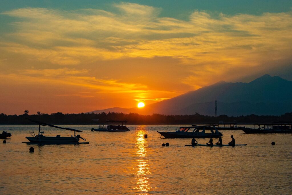 Menikmati sunset di lombok tur 1 hari